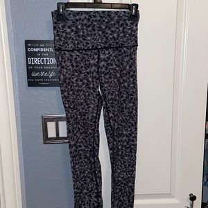 Lululemon Black and White Print Leggings